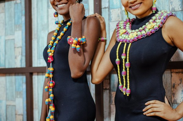 Customisation de bijoux : comment rendre vos vieux bijoux tendance